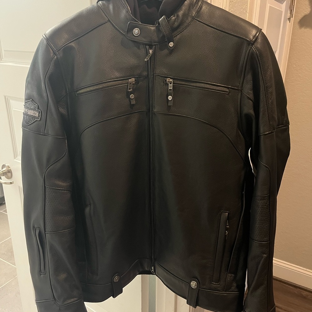 Men’s BNWT Harley-Davidson Black Leather motorcycle Jacket with hoodie